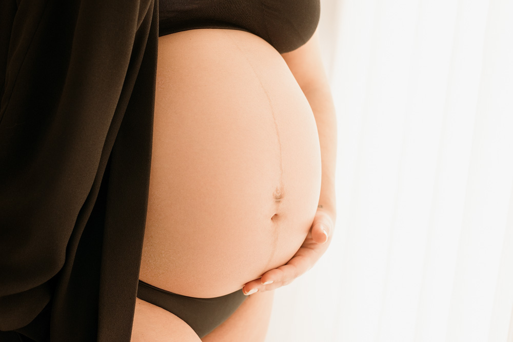 ventre femme enceinte 8 mois Tours