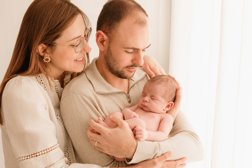 seance photo naissance, une idée cadeau à Tours pour bébé et ses parents