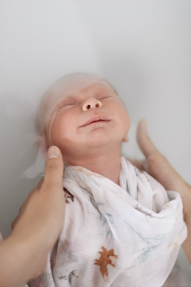 Thérapeutique Bain Bébé à Saint-Avertin près de Tours. Nejla Pichot Bien Naître et Parentalité
